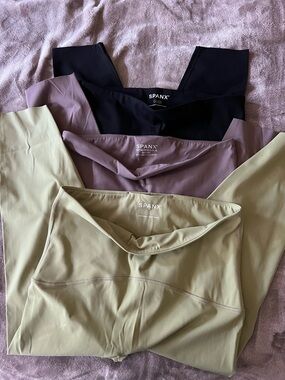 SPANX High-Waist Leggings in Olive Green